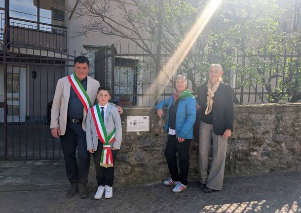 I nomi di tre deportati di Taino incisi nelle nuove pietre d'inciampo