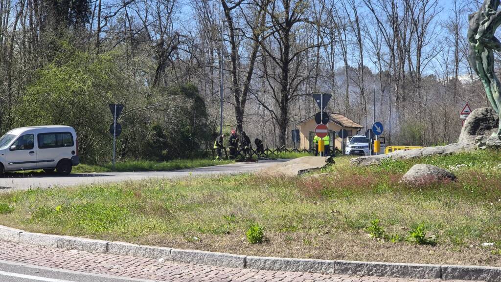 L'incendio tra Corgeno e Vergiate
