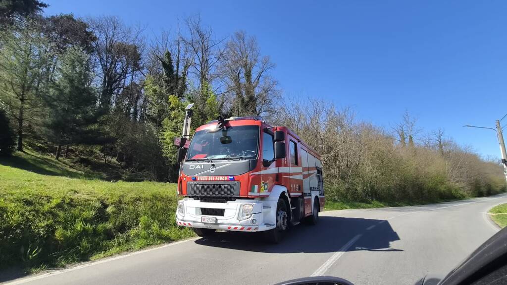 L'incendio tra Corgeno e Vergiate