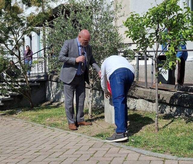 Gemonio, una targa in memoria di Giuseppe Di Matteo alle scuole medie