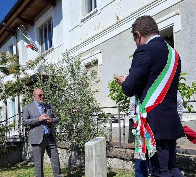 Gemonio, una targa in memoria di Giuseppe Di Matteo alle scuole medie