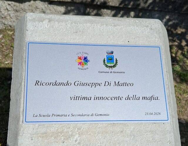 Gemonio, una targa in memoria di Giuseppe Di Matteo alle scuole medie