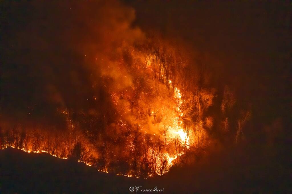 Incendio Laveno Mombello Notte tra il 5 e 6 aprile