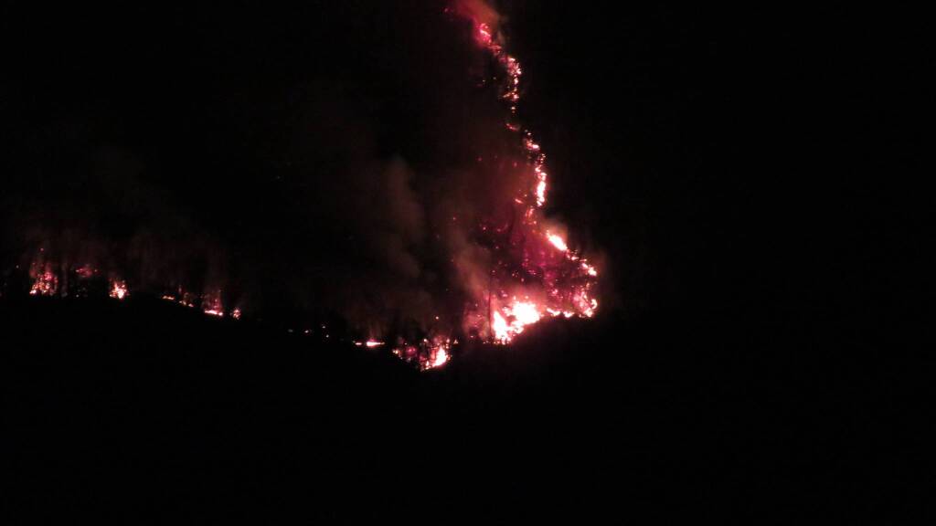 Incendio Laveno Mombello Notte tra il 5 e 6 aprile