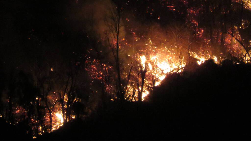 Incendio Laveno Mombello Notte tra il 5 e 6 aprile