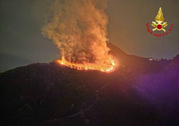 L’incendio di Laveno Mombello nella notte tra il 5 e il 6 aprile