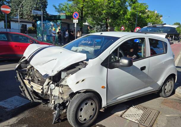 Incidente tra via Renato Cuttica e viale Gorizia 