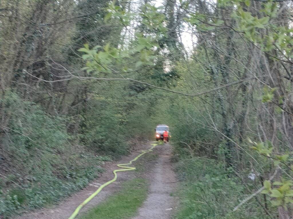L'incendio in via Campirolo a Vergiate