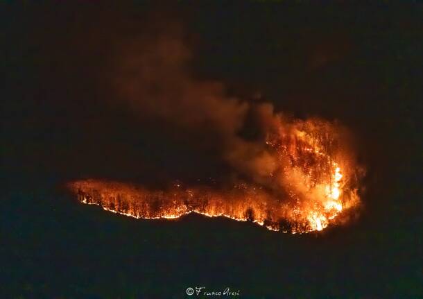Laveno Mombello - Incendio 5 aprile 2026, foto di Franco Aresi