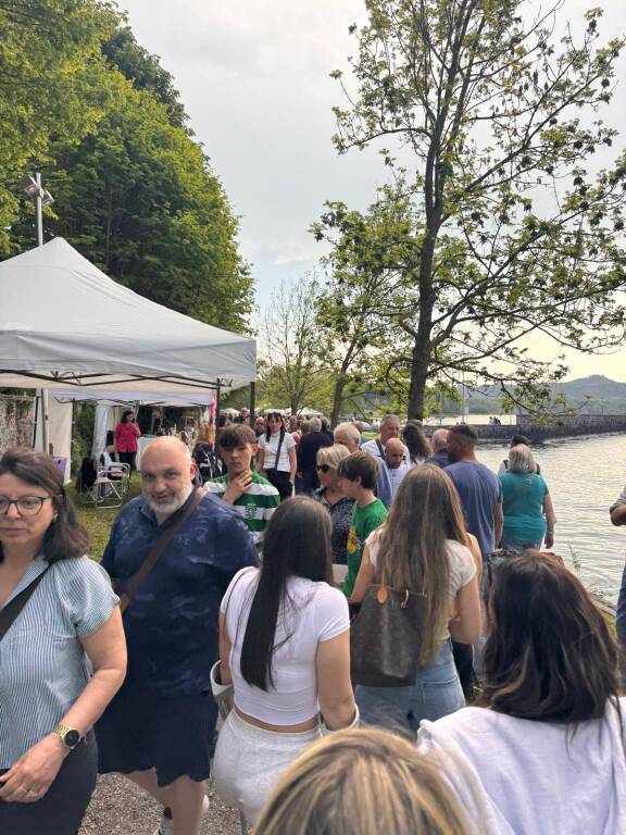 Oltre 6.000 visitatori per "Artigiani in Fiore": il lungolago di Ispra fa il pieno