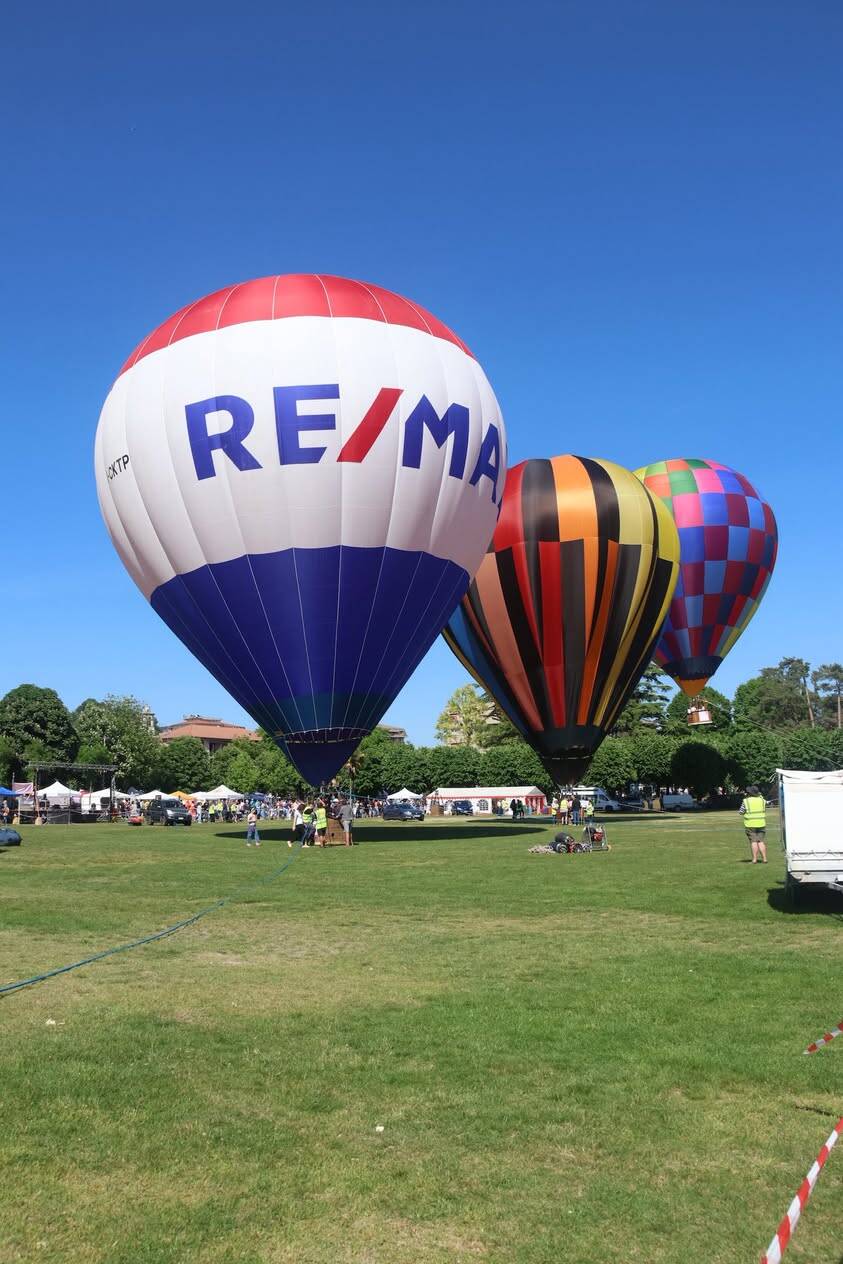 Angera "Città della Mongolfiera": il cielo si trasforma in una tavolozza di colori