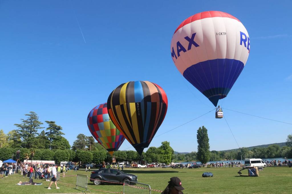 Angera "Città della Mongolfiera": il cielo si trasforma in una tavolozza di colori