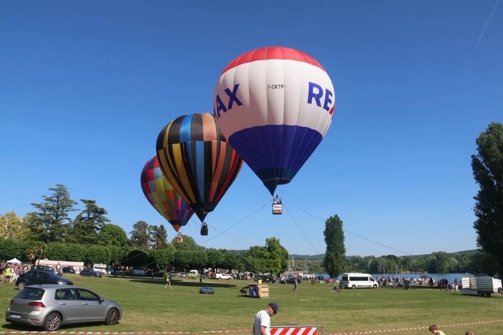 Angera "Città della Mongolfiera": il cielo si trasforma in una tavolozza di colori