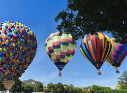 Angera "Città della Mongolfiera": il cielo si trasforma in una tavolozza di colori