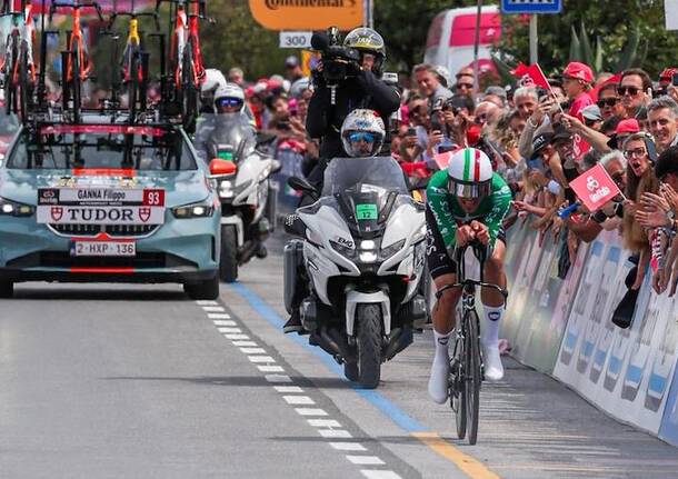 Giro d\'Italia, Filippo Ganna domina la cronometro in Toscana