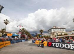 Giro d\'Italia, Filippo Ganna domina la cronometro in Toscana