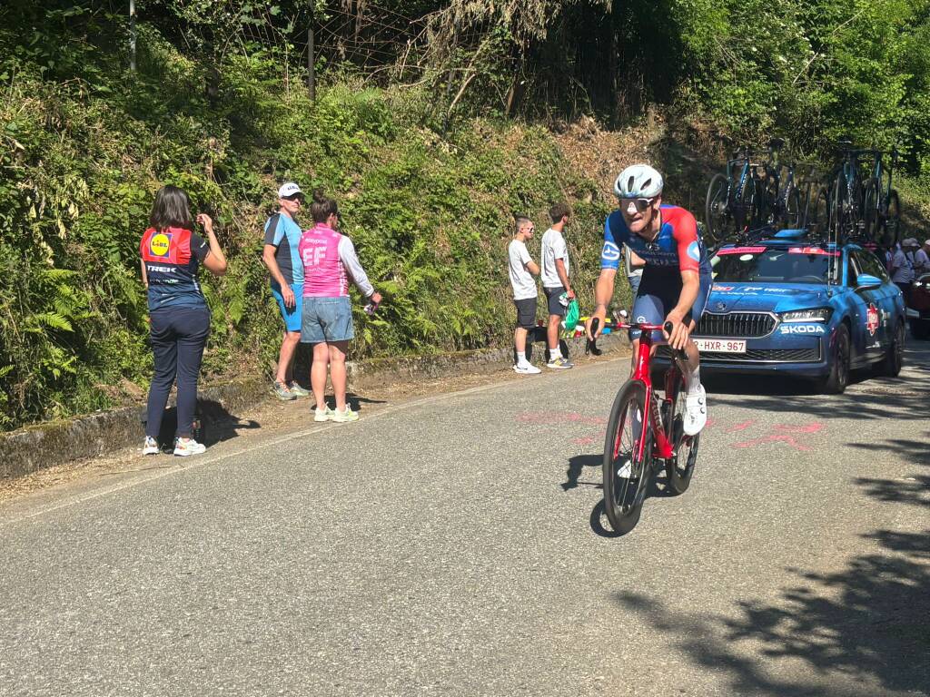 Giro d\'Italia: la fuga sulla salita di Ungiasca