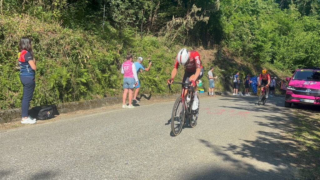 Giro d\'Italia: la fuga sulla salita di Ungiasca
