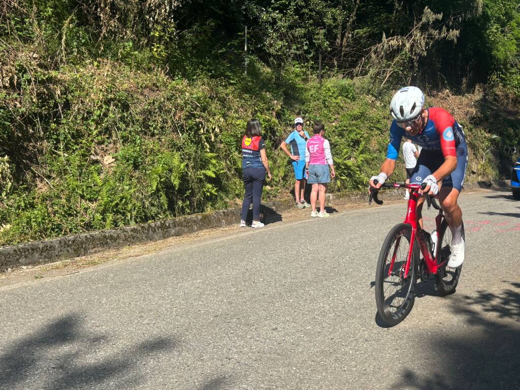 Giro d\'Italia: la fuga sulla salita di Ungiasca