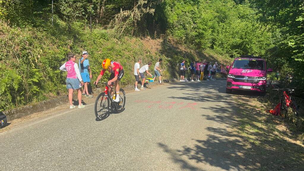 Giro d\'Italia: la fuga sulla salita di Ungiasca