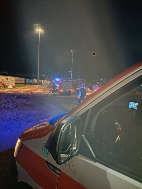 Incendio nella notte in zona Stazione a Luino