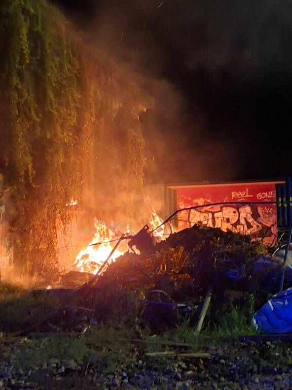 Incendio nella notte in zona Stazione a Luino