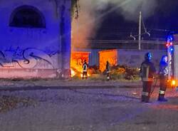 Incendio nella notte in zona Stazione a Luino