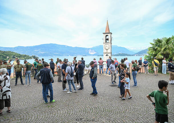 Gli Alpini sfilano a Laveno 