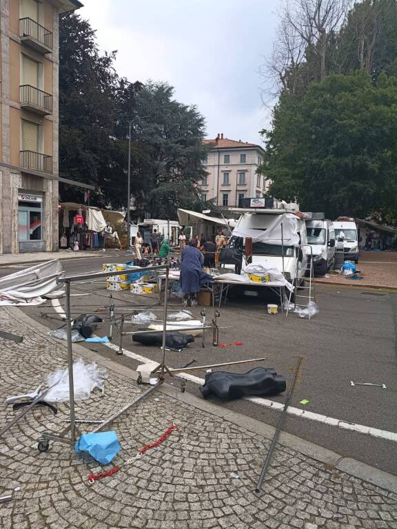 vento forte sul Lago Maggiore a Luino il 15 luglio 2026 