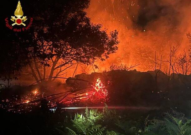 Notte di incendi nel Verbano Cusio Ossola