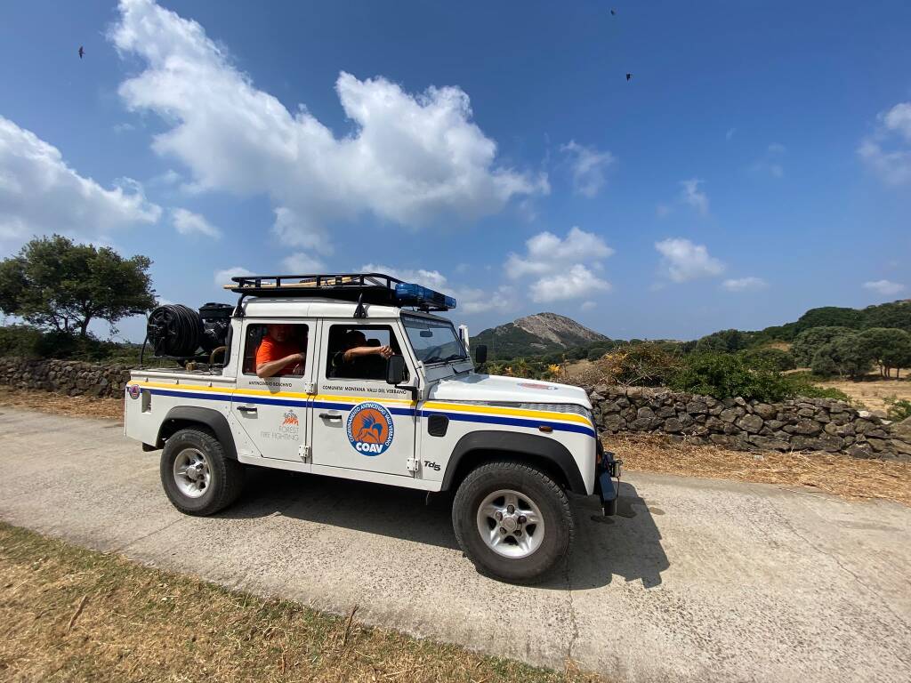 La missione antincendio dei volontari di Comunità montana valli del Verbano in Sardegna