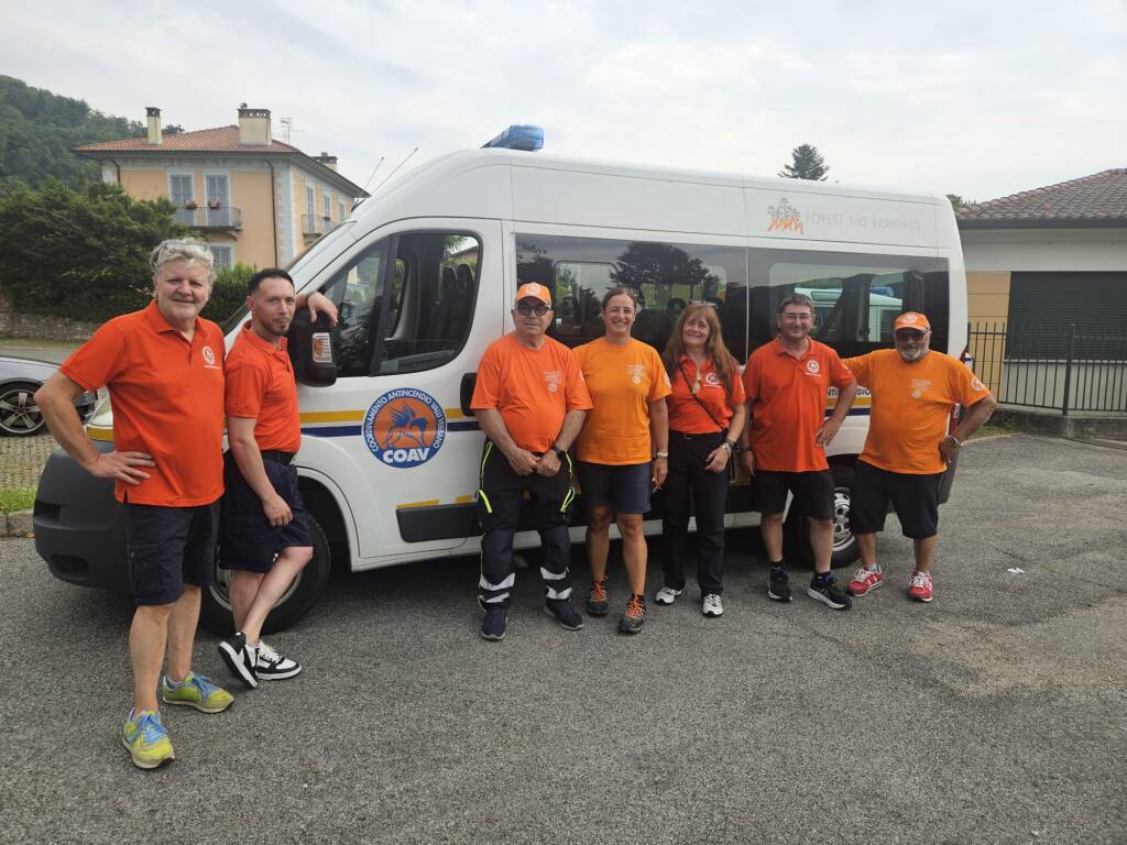 La missione antincendio dei volontari di Comunità montana valli del Verbano in Sardegna