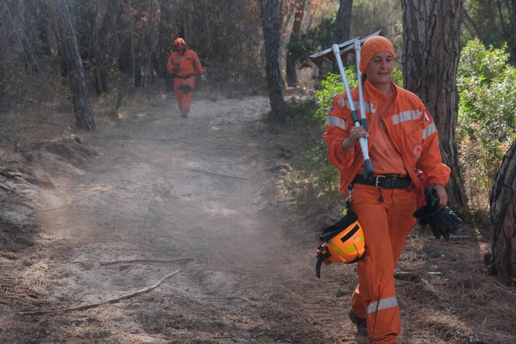 La missione antincendio dei volontari di Comunità montana valli del Verbano in Sardegna