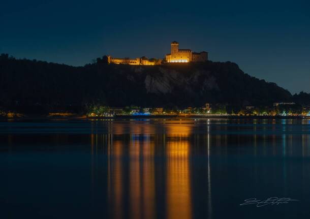 La Rocca di Angera e la luna piena del Cervo
