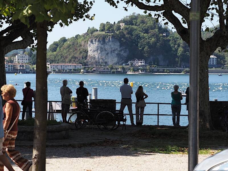 Traversata Arona-Angera, spettacolo nelle acque del Lago Maggiore