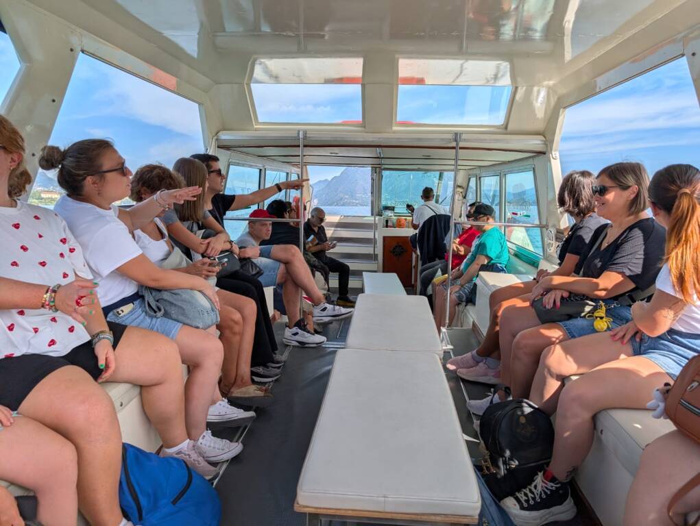 Ospiti e operatori dei centri per persone con disabilità di Galliate e Recetto in gita sul Lago Maggiore