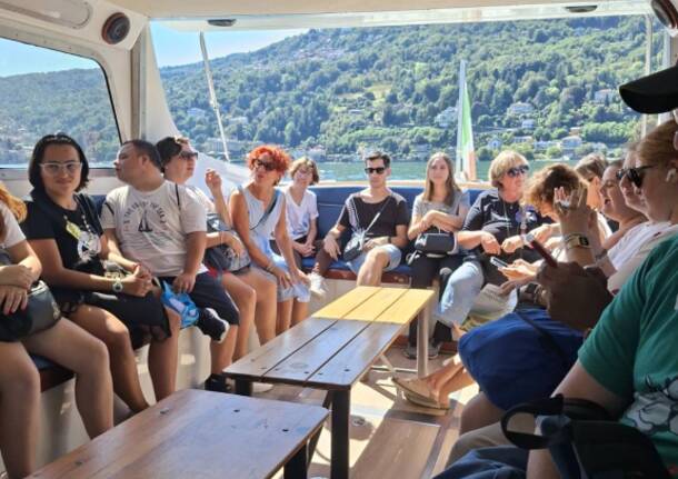 Ospiti e operatori dei centri per persone con disabilità di Galliate e Recetto in gita sul Lago Maggiore