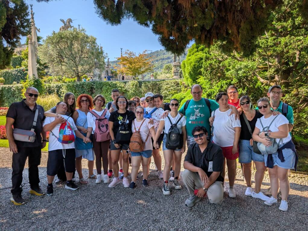 Ospiti e operatori dei centri per persone con disabilità di Galliate e Recetto in gita sul Lago Maggiore