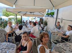Ospiti e operatori dei centri per persone con disabilità di Galliate e Recetto in gita sul Lago Maggiore